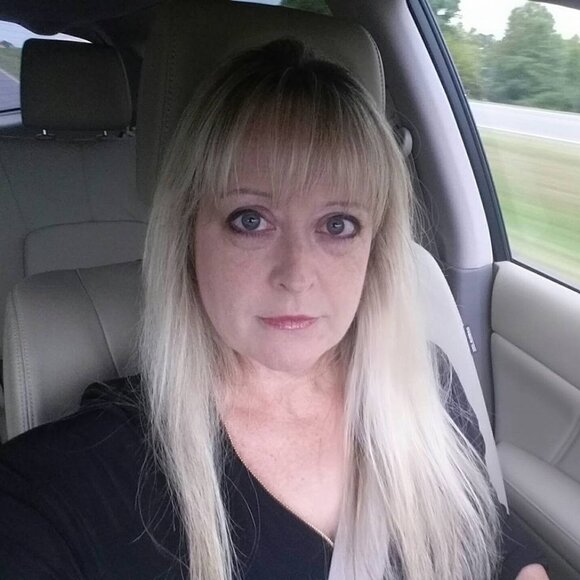 Meet your Posher, Leslie - Picture 1 of 1